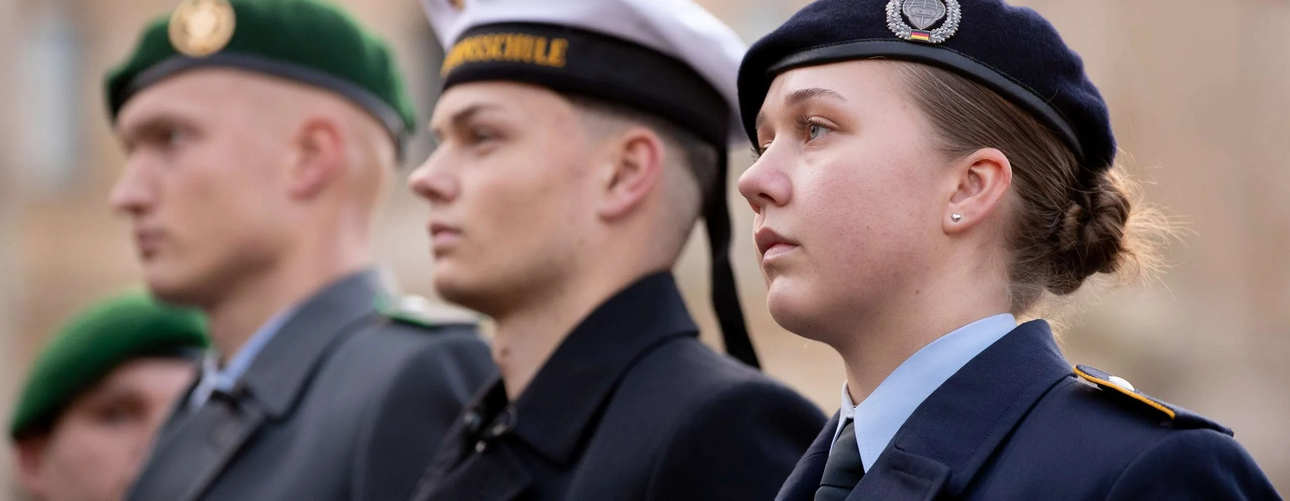Neuer Wehrdienst erfolgreich gestartet; Eine Abordnung von neuen Rekruten der Bundeswehr.