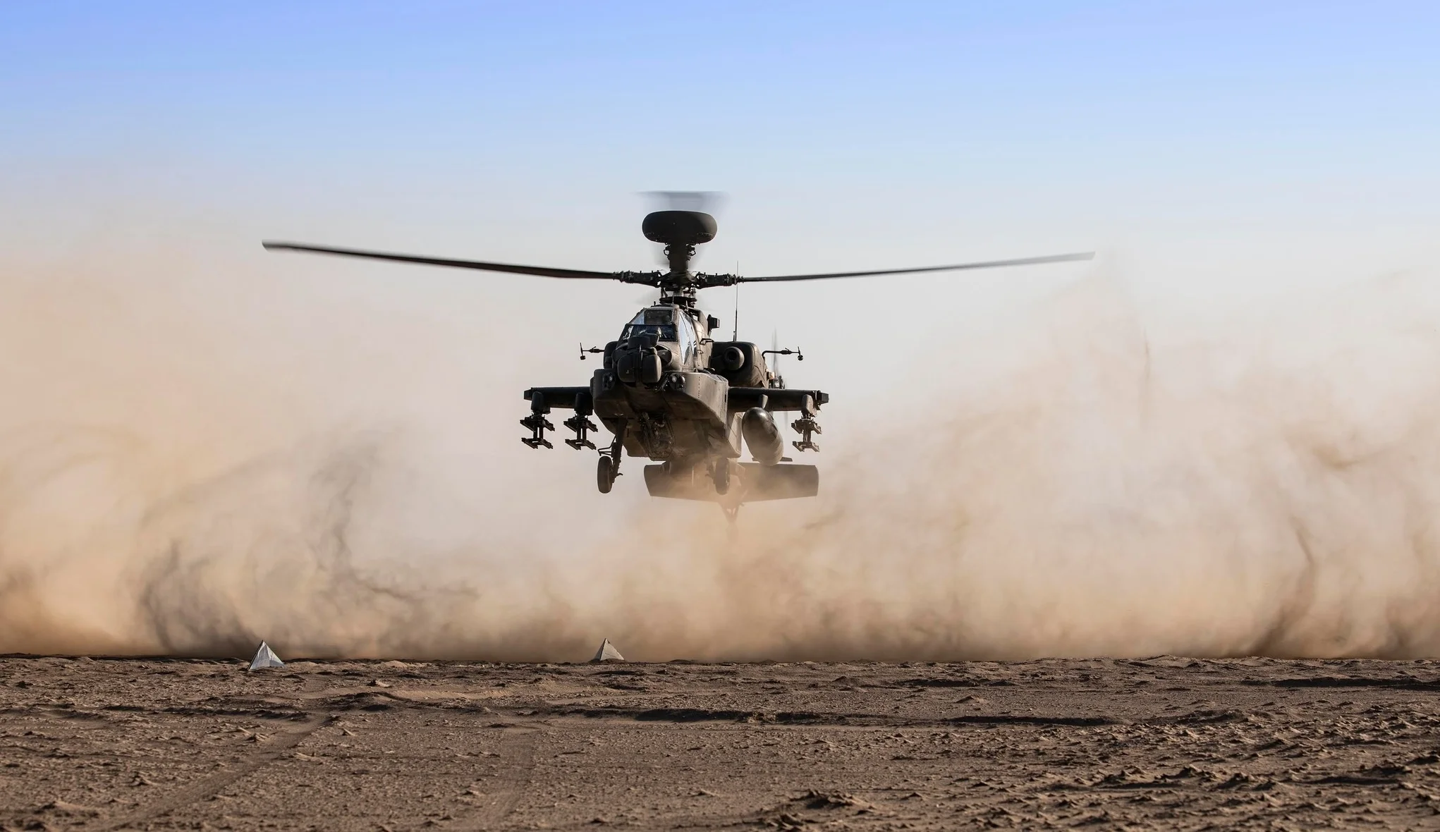 Project NYX: Noch allein unterwegs – bald schon mit Heli-Wingman: Britischer Apache-Kampfhubschrauber
