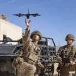 Britische Soldaten sollen digital vernetzt werden und bekommen dafür KI-Funkgeräte & Tablets