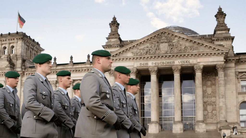 deutsche Fremdenlegion: Einmarsch Rekruten vor dem Reichstag, Berlin