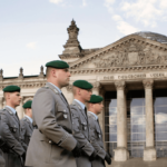 deutsche Fremdenlegion: Einmarsch Rekruten vor dem Reichstag, Berlin