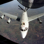 Schnüffelflüge: Das Flugzeug WC-135W Constant Phoenix sammelt Partikel und gasförmige Rückstände aus den zugänglichen Regionen der Atmosphäre zur Unterstützung des Vertrags über das Verbot von Kernwaffenversuchen in der Atmosphäre, im Weltraum und unter der Erde von 1963. (Foto der US-Luftwaffe)