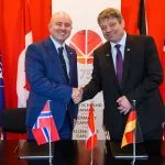 Chris Lane, Senior Vice President bei EllisDon, und Thomas Keupp, Chief Sales Officer bei TKMS.