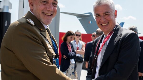 Heute unterzeichneten Vertreter von MBDA und den italienischen Streitkräften während der Paris Air Show einen Vertrag zur Entwicklung des VSHORAD-Luftverteidigungssystems mit dem Flugkörper Fulgur für das italienische Heer.