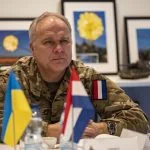 Nach einem Treffen zwischen den Führungsstab der niederländischen Streitkräfte und ukrainischen Soldaten benennt der Befehlshaber der niederländischen Streitkräfte, General Onno Eichelsheim, die wichtigsten Lehren aus dem Krieg zwischen der Ukraine und Russland.