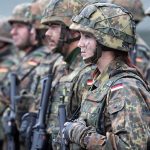 Seit 24 Jahren leisten Frauen bereits Dienst in der Bundeswehr, nun wurde das Unternehmen Hexonia mit der Feminisierung des Kampfanzuges im Kampfbekleidungssatz Streitkräfte betraut.
