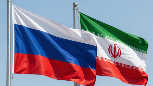 Russland und der Iran haben ein langfristiges Rahmenabkommen für strategische und militärische Zusammenarbeit unterzeichnet, jedoch ohne formelle Klausel zur gegenseitigen Verteidigung.