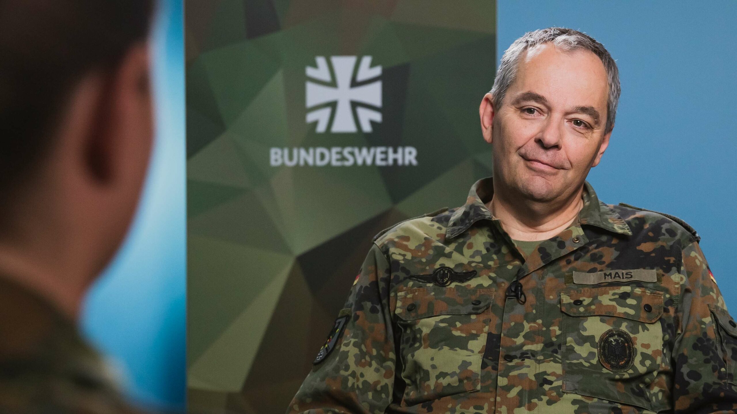 Im Interview erläutert Generalleutnant Alfons Mais, Inspekteur des deutschen Heeres, den Bedarf zum Thema Drohnen und „loitering ammunitions“.