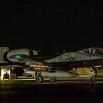 Nach Palmyra-Attacke: USA greifen über 70 IS-Ziele an: Eine A-10 Thunderbolt II der US-Luftwaffe rollt am 19. Dezember 2025 auf einem Stützpunkt im Zuständigkeitsbereich des US-Zentralkommandos. (Foto: US-Luftwaffe)