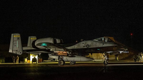 Nach Palmyra-Attacke: USA greifen über 70 IS-Ziele an: Eine A-10 Thunderbolt II der US-Luftwaffe rollt am 19. Dezember 2025 auf einem Stützpunkt im Zuständigkeitsbereich des US-Zentralkommandos. (Foto: US-Luftwaffe)