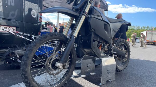 Raupenantrieb: Das Elektromotorrad von STRIX eMotors d.o.o. aus Slowenien.