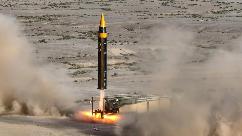 Die Huthis beschossen Israel in der Vergangenheit auch schon aus dem Jemen mit der iranischen Mittelstreckenrakete Khorramschahr.