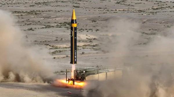 Die Huthis beschossen Israel in der Vergangenheit auch schon aus dem Jemen mit der iranischen Mittelstreckenrakete Khorramschahr.