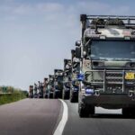 Logistik und Mobilität: Eine niederländische Kollone aus militärischen Lkws.