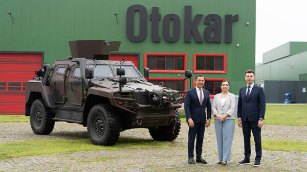 In einer neuen Partnerschaft bauen Otokar und Automecanica künftig den COBRA II in Rumänien.