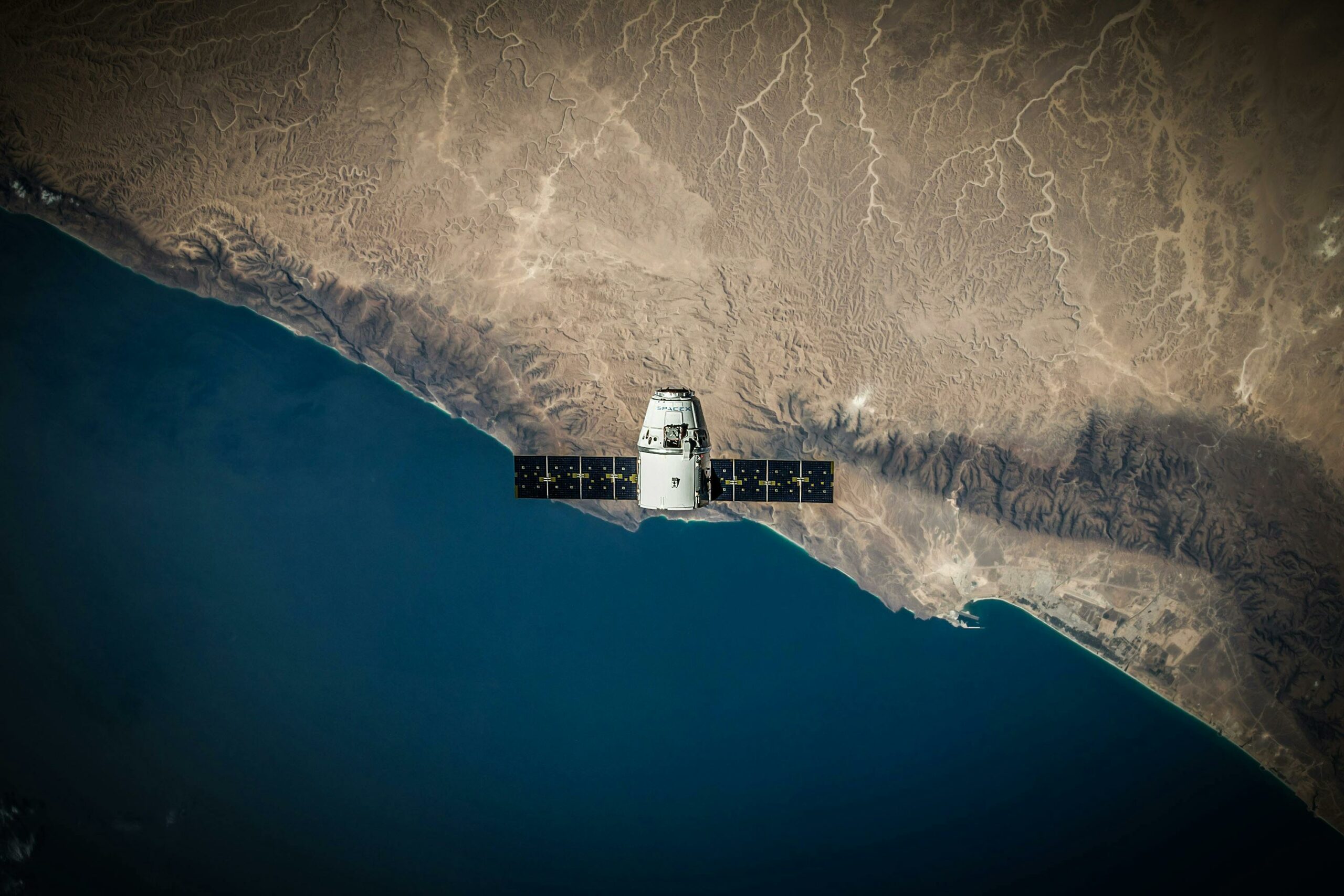 Um sich im Orbit aktiv zu bewegen, werden orbitale Antriebstechnologien benötigt. Das Raumschiff Dragon von SpaceX ist hier nur eines von vielen Beispielen, die im Orbit unterwegs sind.