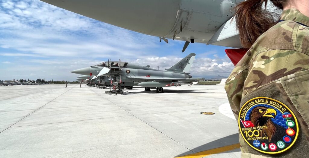 Kampfjet-Diplomatie: Eurofighter für die Türkei: Eurofighter Typhoon der Royal Airforce flogen mit ihren katarischen Geschwistern im Formationsflug über Anatolien. Bei der Übung vor zwei Jahren flog die Türkei selbst nur F-16 – das soll sich ändern.