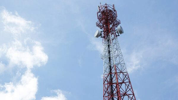 Kommunikationsnetzwerktechnologien: Ein Funkmast für TV, Radio und Mobilfunk