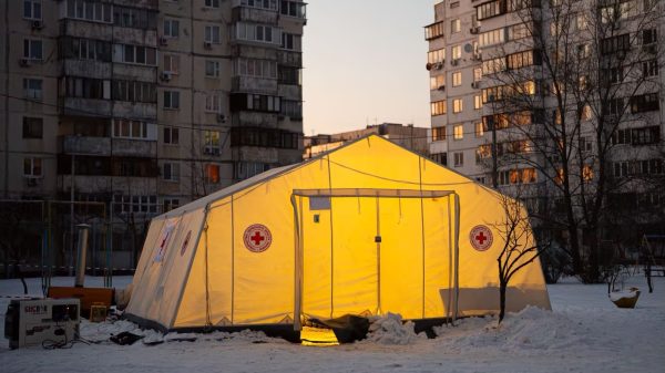 Stromausfall und Kälte: Das ukrainische Rote Kreuz hilft in Kiew mit Wärmezelten, wenn der Winter als Waffe eingesetzt wird.